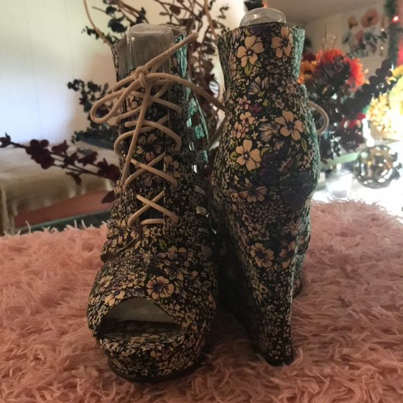 Espadrille flower patterned heels - Picture 3 of 3